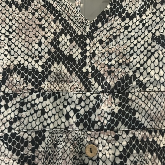 NWT, chaser, women’s silky cap sleeve dress, V-neck, button detail down front - Picture 5 of 11